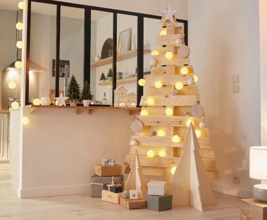 Décoration de Noël : comment installer un sapin original dans un petit