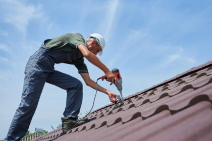 Entretenir votre toiture à Toulouse : pourquoi faire confiance à un couvreur pour l’entretien annuel ?