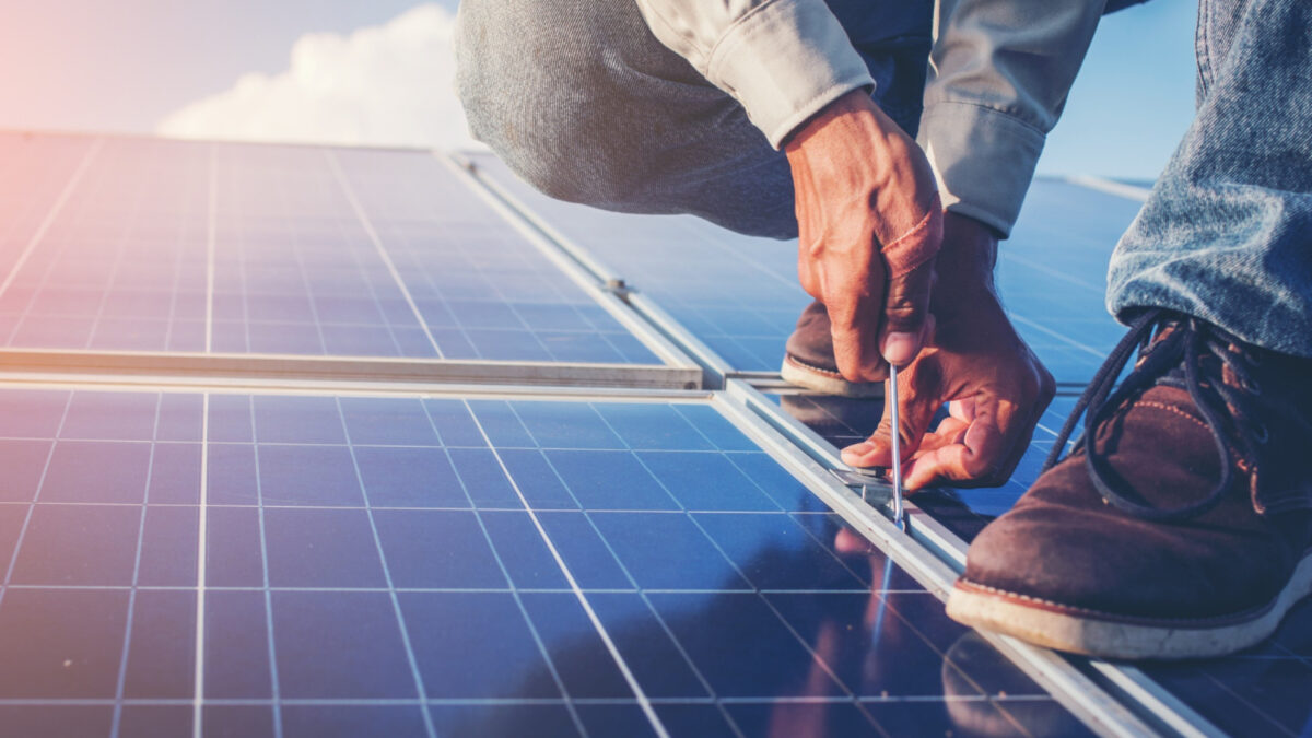 Quels équipements choisir pour une installation solaire performante ?