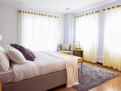Comment fixer une tringle à rideaux ?
